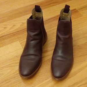 Everlane Chelsea boot